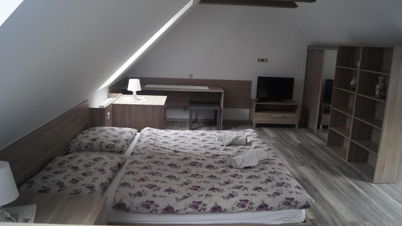 Penzion Jolla Červený Kláštor Bagian luar foto
